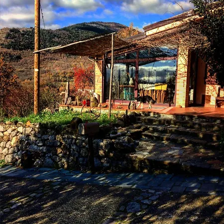 Azienda Agricola Il Querceto Κατάλυμα σε φάρμα Marsicovetere